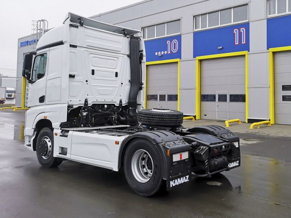 Тягач КАМАЗ 54901